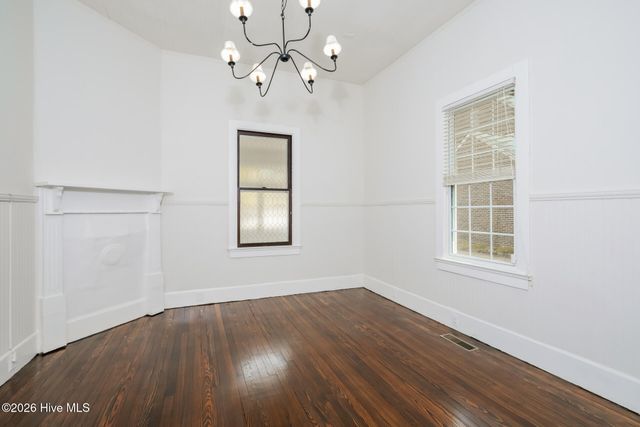 208 E Capitola Avenue, Kinston, NC 28501