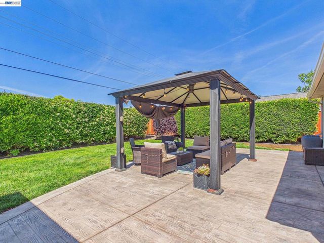 7482 Larkdale Avenue, Dublin, CA 94568