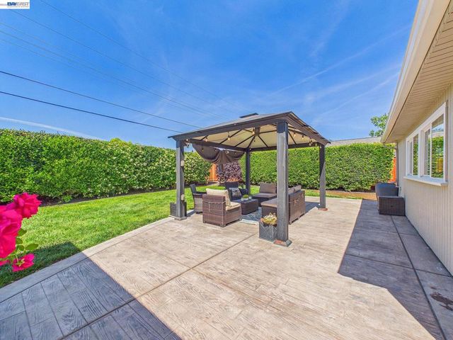 7482 Larkdale Avenue, Dublin, CA 94568