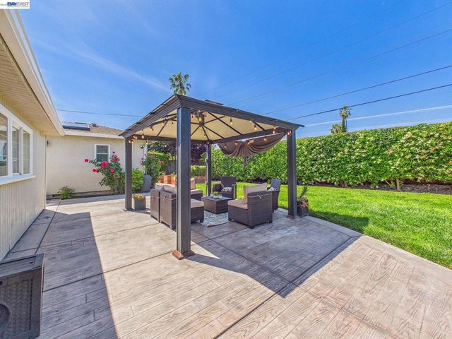 7482 Larkdale Avenue, Dublin, CA 94568
