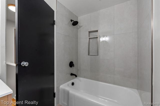 1724 Graefield Road, Birmingham, MI 48009