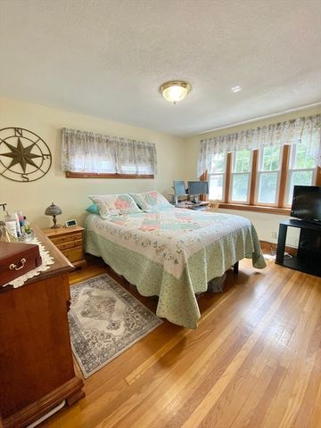 17 Howe Street, Quincy, MA 02169