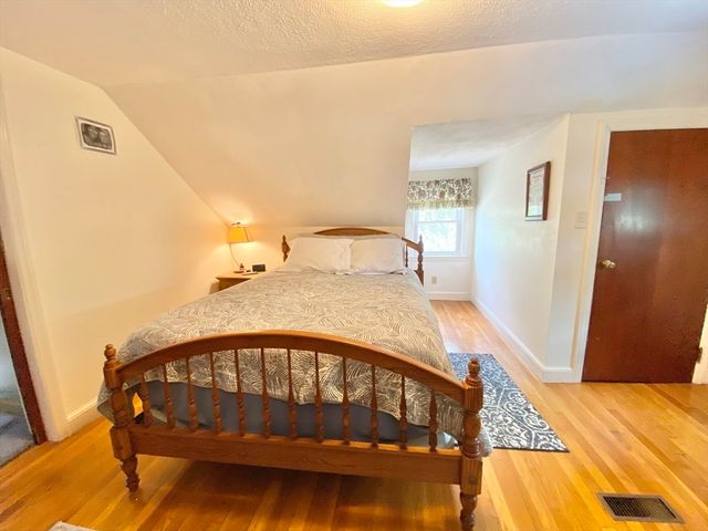 17 Howe Street, Quincy, MA 02169