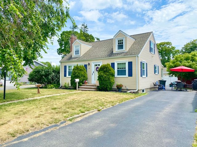 17 Howe Street, Quincy, MA 02169