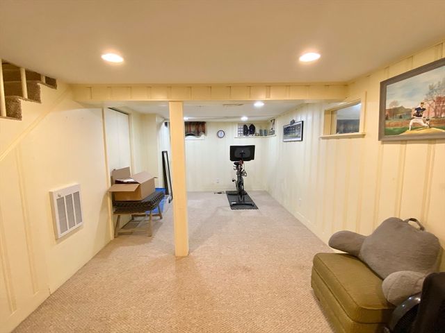 17 Howe Street, Quincy, MA 02169