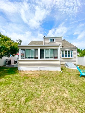 17 Howe Street, Quincy, MA 02169
