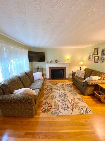 17 Howe Street, Quincy, MA 02169