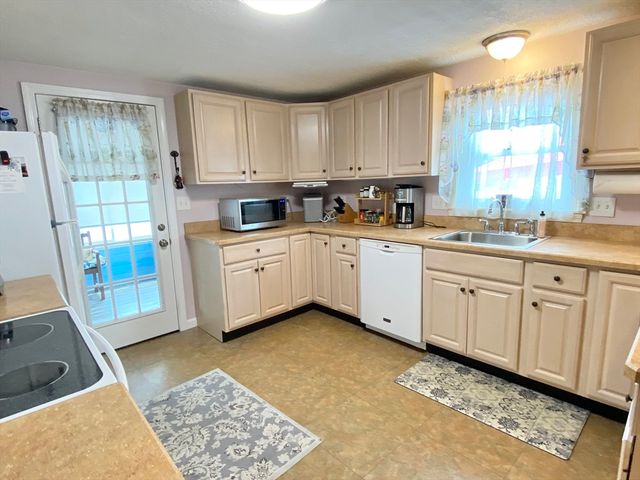 17 Howe Street, Quincy, MA 02169