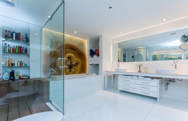 465 Brickell Ave 2301, Miami, FL 33131