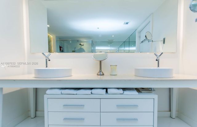 465 Brickell Ave 2301, Miami, FL 33131