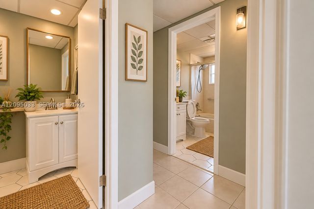 180 Saxony D 180, Delray Beach, FL 33446