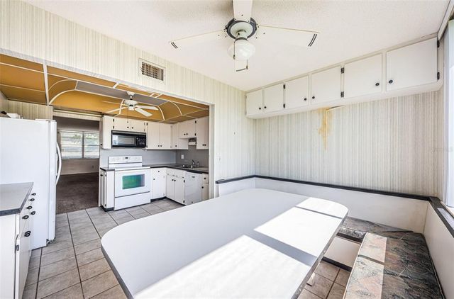 4895 BAY STREET NE 211, St Petersburg, FL 33704