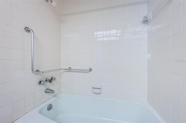 4895 BAY STREET NE 211, St Petersburg, FL 33704