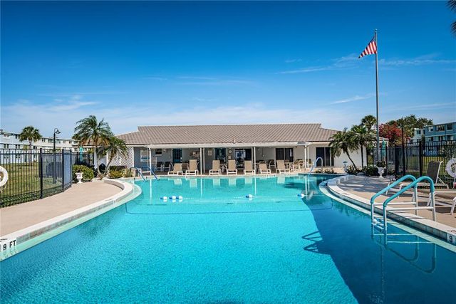 4895 BAY STREET NE 211, St Petersburg, FL 33704