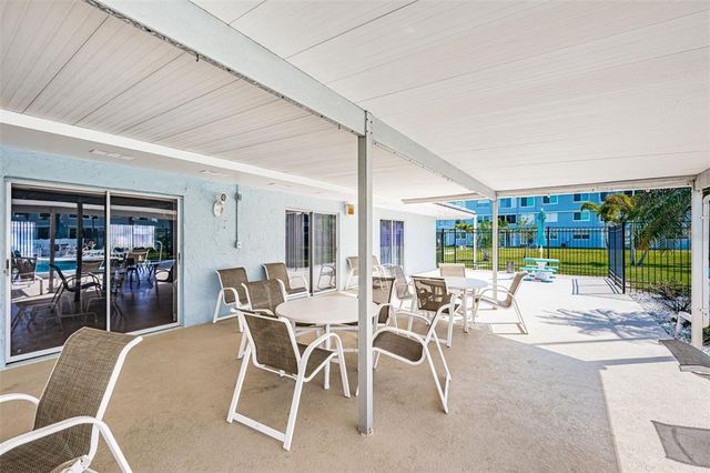 4895 BAY STREET NE 211, St Petersburg, FL 33704
