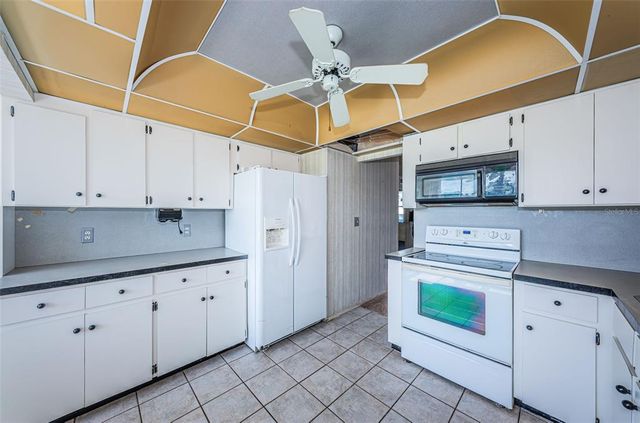 4895 BAY STREET NE 211, St Petersburg, FL 33704