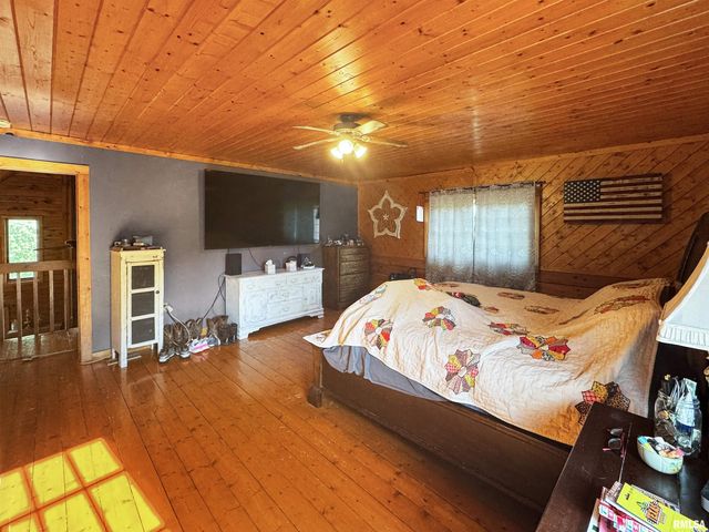 931 County Road 1035 Avenue, Mt Sterling, IL 62353