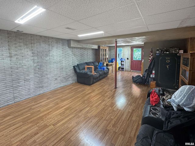 931 County Road 1035 Avenue, Mt Sterling, IL 62353