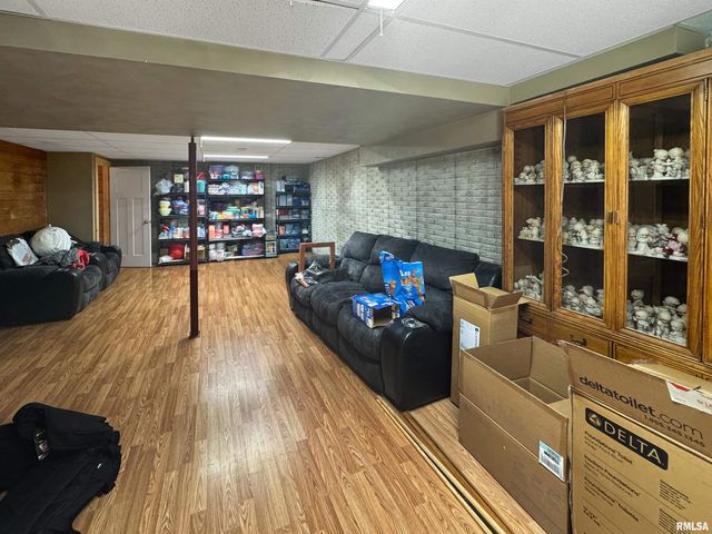 931 County Road 1035 Avenue, Mt Sterling, IL 62353