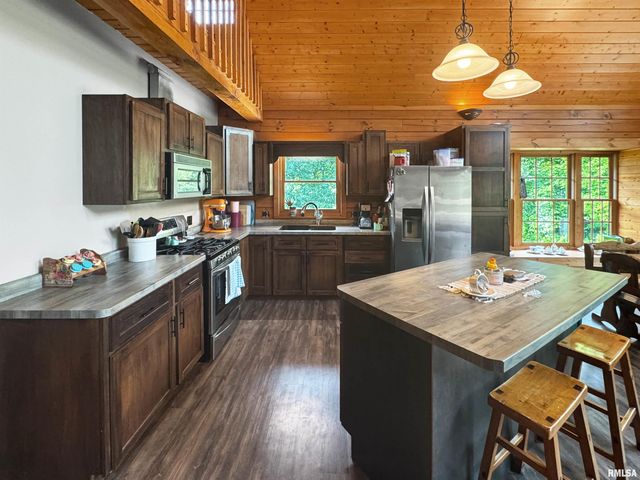 931 County Road 1035 Avenue, Mt Sterling, IL 62353