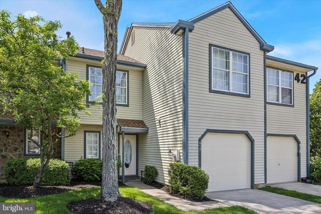 417 JAMESTOWN CT, Mount Laurel, NJ 08054