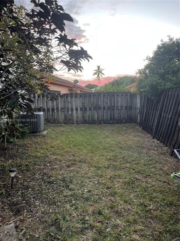 6201 Portsmouth Ln, Davie, FL 33331