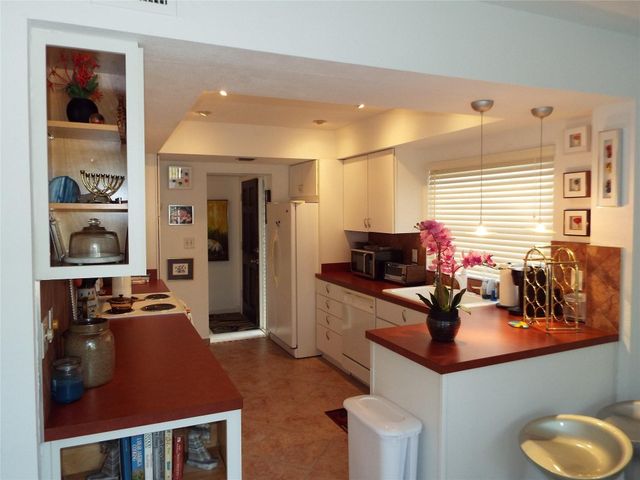 6060 S Falls Circle Drive 225, Lauderhill, FL 33319