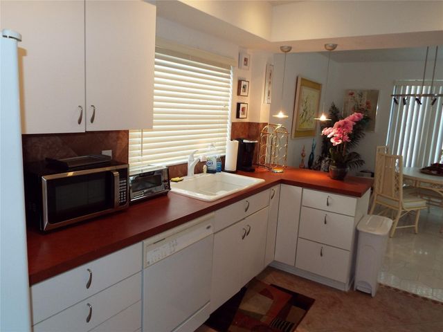 6060 S Falls Circle Drive 225, Lauderhill, FL 33319