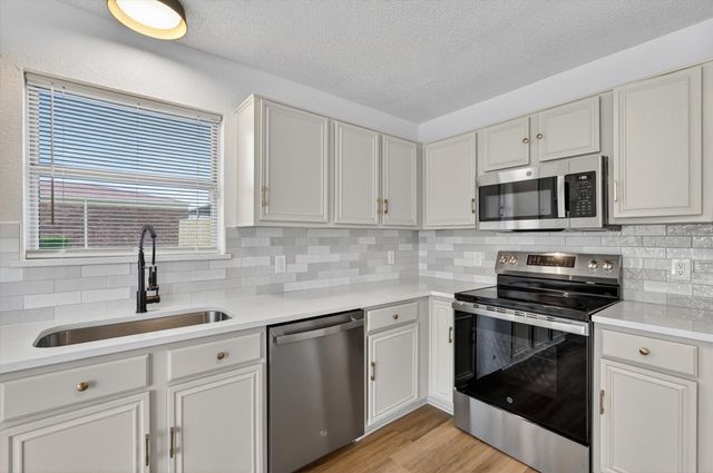 8194 Waterside Trail, Fort Worth, TX 76137