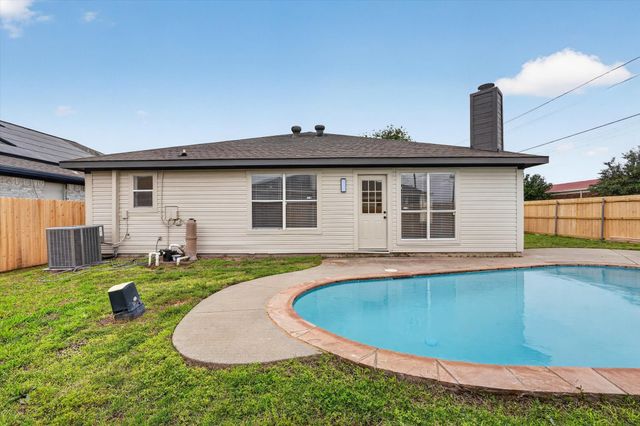 8194 Waterside Trail, Fort Worth, TX 76137