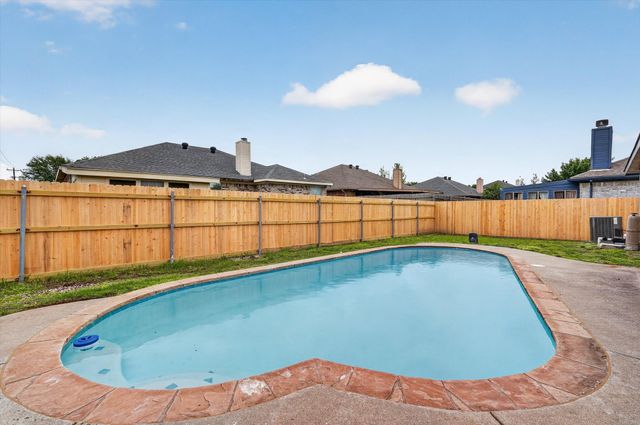 8194 Waterside Trail, Fort Worth, TX 76137