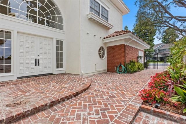 2 Belcourt, Newport Beach, CA 92660