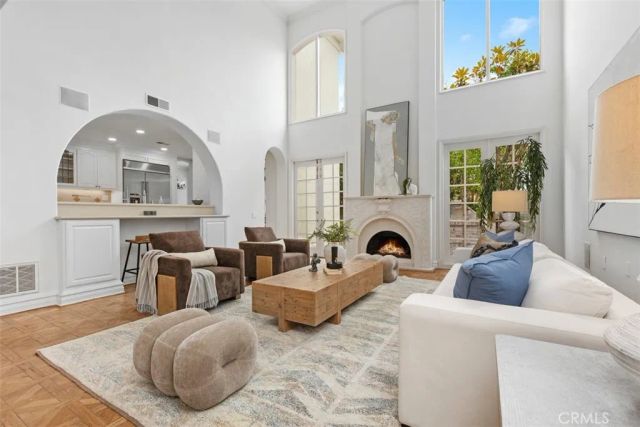 2 Belcourt, Newport Beach, CA 92660