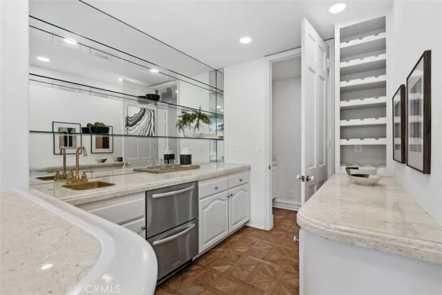 2 Belcourt, Newport Beach, CA 92660