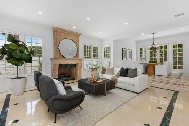 2 Belcourt, Newport Beach, CA 92660