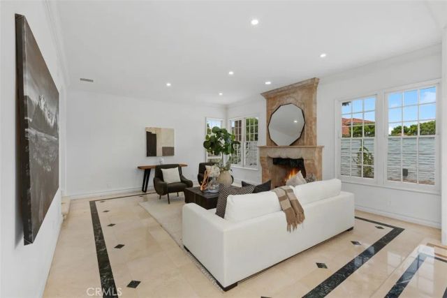 2 Belcourt, Newport Beach, CA 92660
