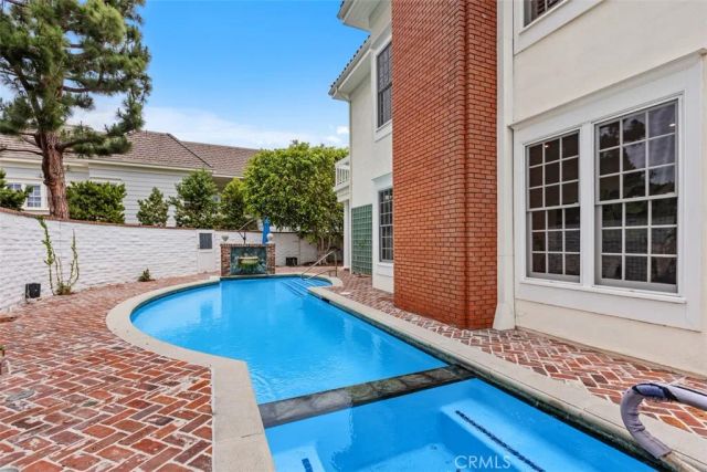 2 Belcourt, Newport Beach, CA 92660