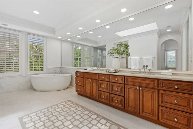 2 Belcourt, Newport Beach, CA 92660