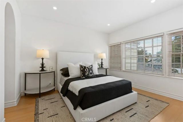 2 Belcourt, Newport Beach, CA 92660