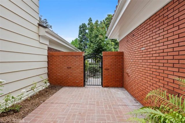 2 Belcourt, Newport Beach, CA 92660