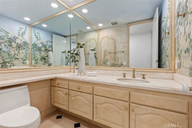 2 Belcourt, Newport Beach, CA 92660