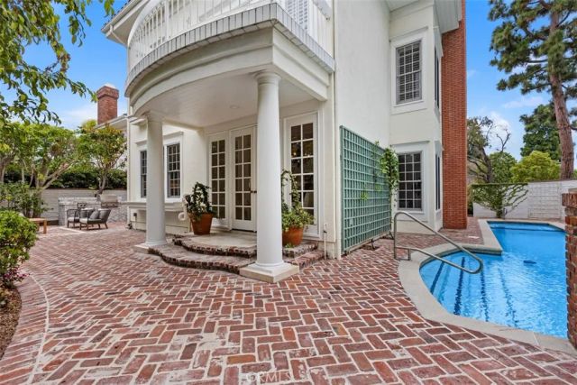 2 Belcourt, Newport Beach, CA 92660