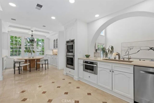 2 Belcourt, Newport Beach, CA 92660
