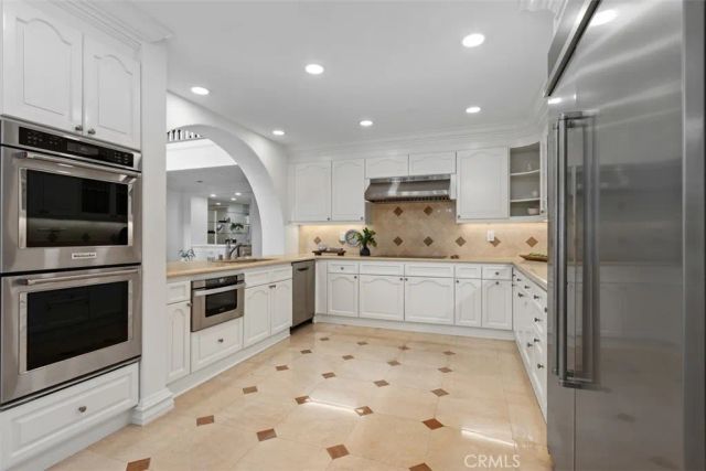 2 Belcourt, Newport Beach, CA 92660