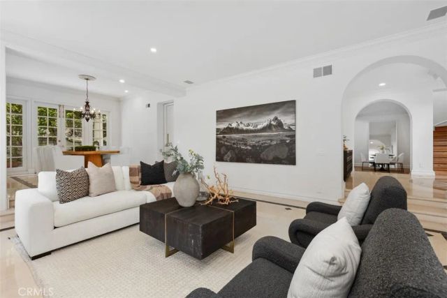 2 Belcourt, Newport Beach, CA 92660