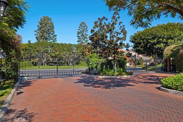 2 Belcourt, Newport Beach, CA 92660