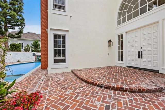 2 Belcourt, Newport Beach, CA 92660