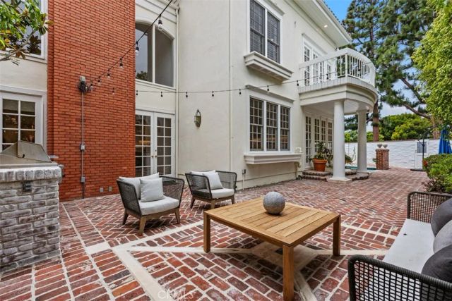 2 Belcourt, Newport Beach, CA 92660