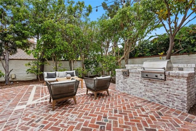 2 Belcourt, Newport Beach, CA 92660