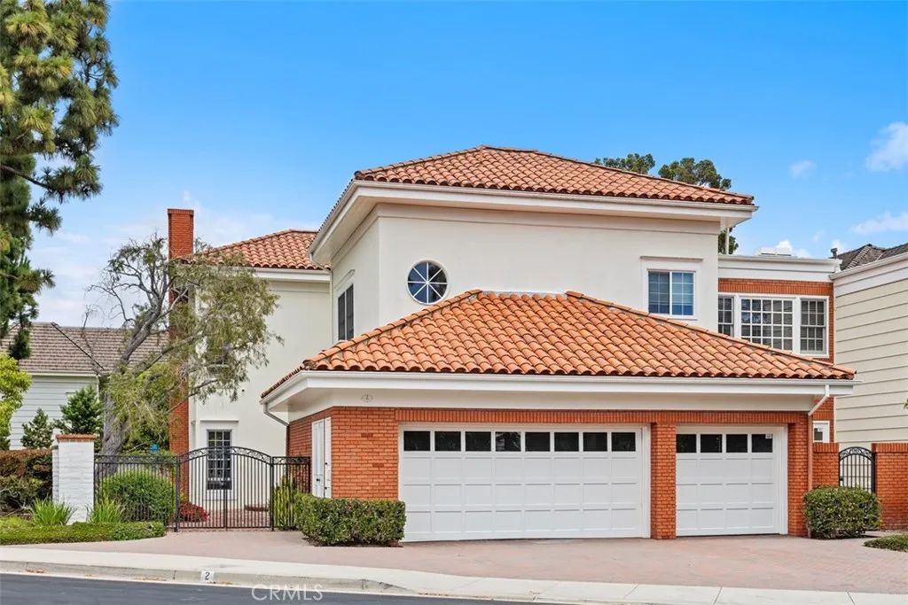 2 Belcourt, Newport Beach, CA 92660